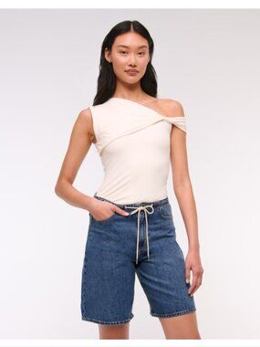 Abercrombie & Fitch Mid Rise Jort Medium Wash Size 28 NEW NWT